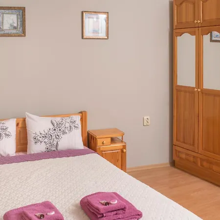 The Sunny Of Veliko Tarnovo-amazing View, Location