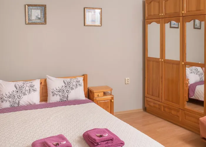 The Sunny Of Veliko Tarnovo-amazing View, Location